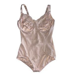Olga Vtg Underwire Ivory Body Shaper Lingerie Size 36DD Style 42007